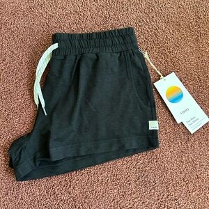 NWT 🖤 Vuori Halo Performance Short